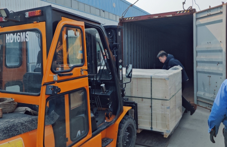 Новый год, новое начало! Поздравляем с успешной отправкой высокого контейнера с высококачественными компонентами на другой конец океана!