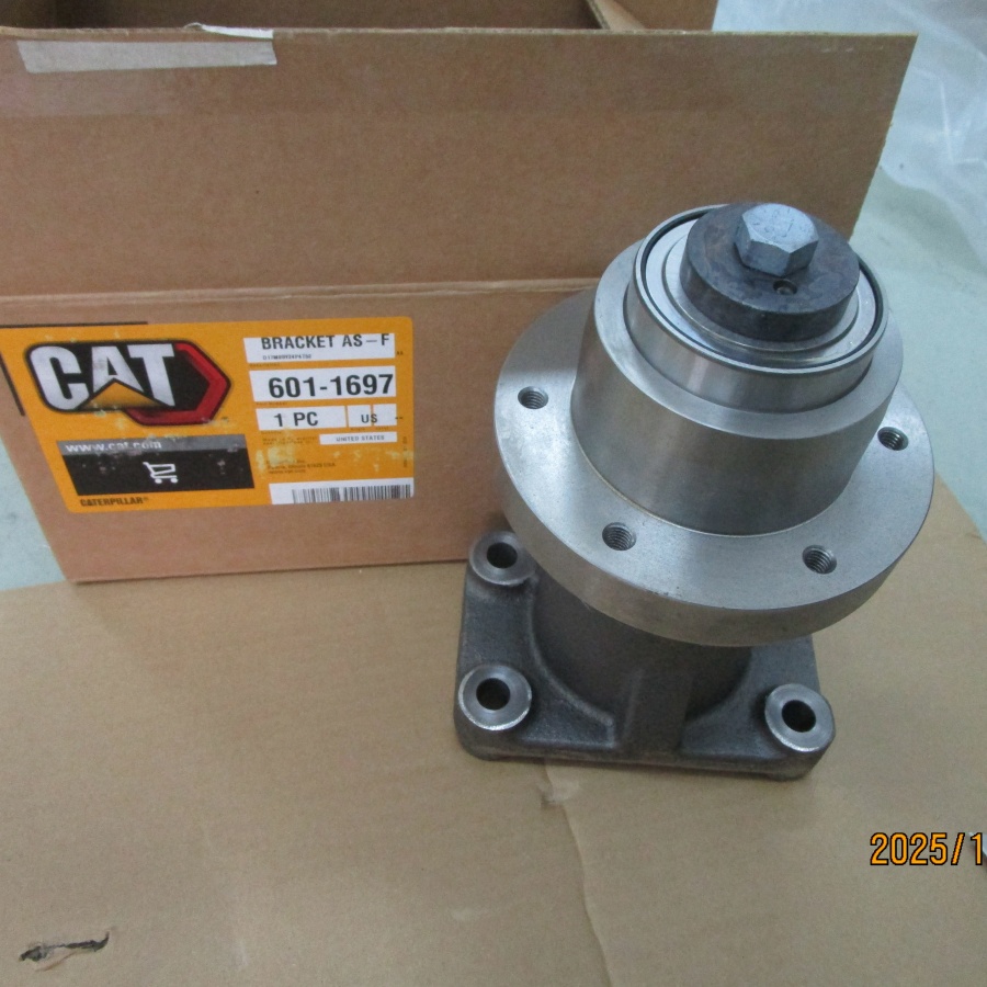 Caterpillar 601-1697 Кронштейн привода вентилятора Caterpillar 601-1697 Кронштейн привода вентилятора