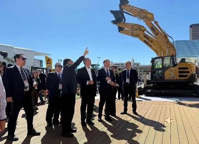 Китайская строительная техника блистает на мировой арене, демонстрируя свою внушительную мощь и производственные возможности на международных выставках. Китайская строительная техника блистает на мировой арене, демонстрируя свою внушительную мощь и производственные возможности на международных выставках.