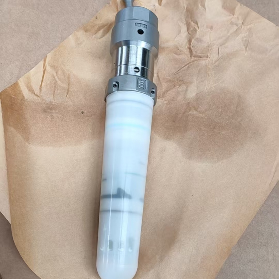 Komatsu 6560-11-1310 Fuel Injectors