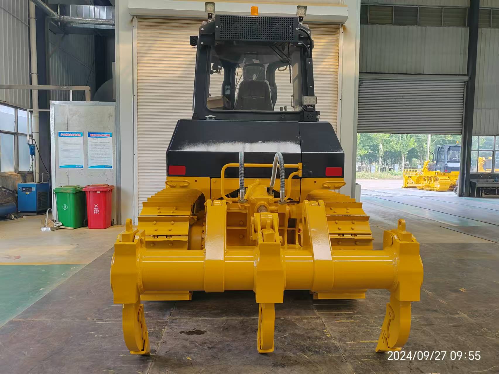 Гусеничный бульдозер SD32 Гусеничный бульдозер SD32