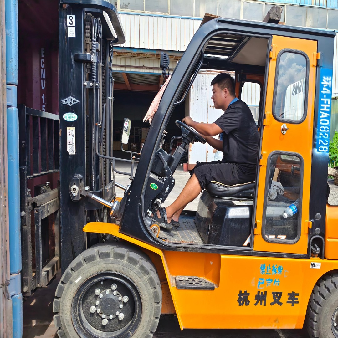 Китайские запчасти для строительной техники экспортированы в Беларусь: цепи, катки и комплектующие для надежной эксплуатации оборудования Китайские запчасти для строительной техники экспортированы в Беларусь: цепи, катки и комплектующие для надежной эксплуатации оборудования