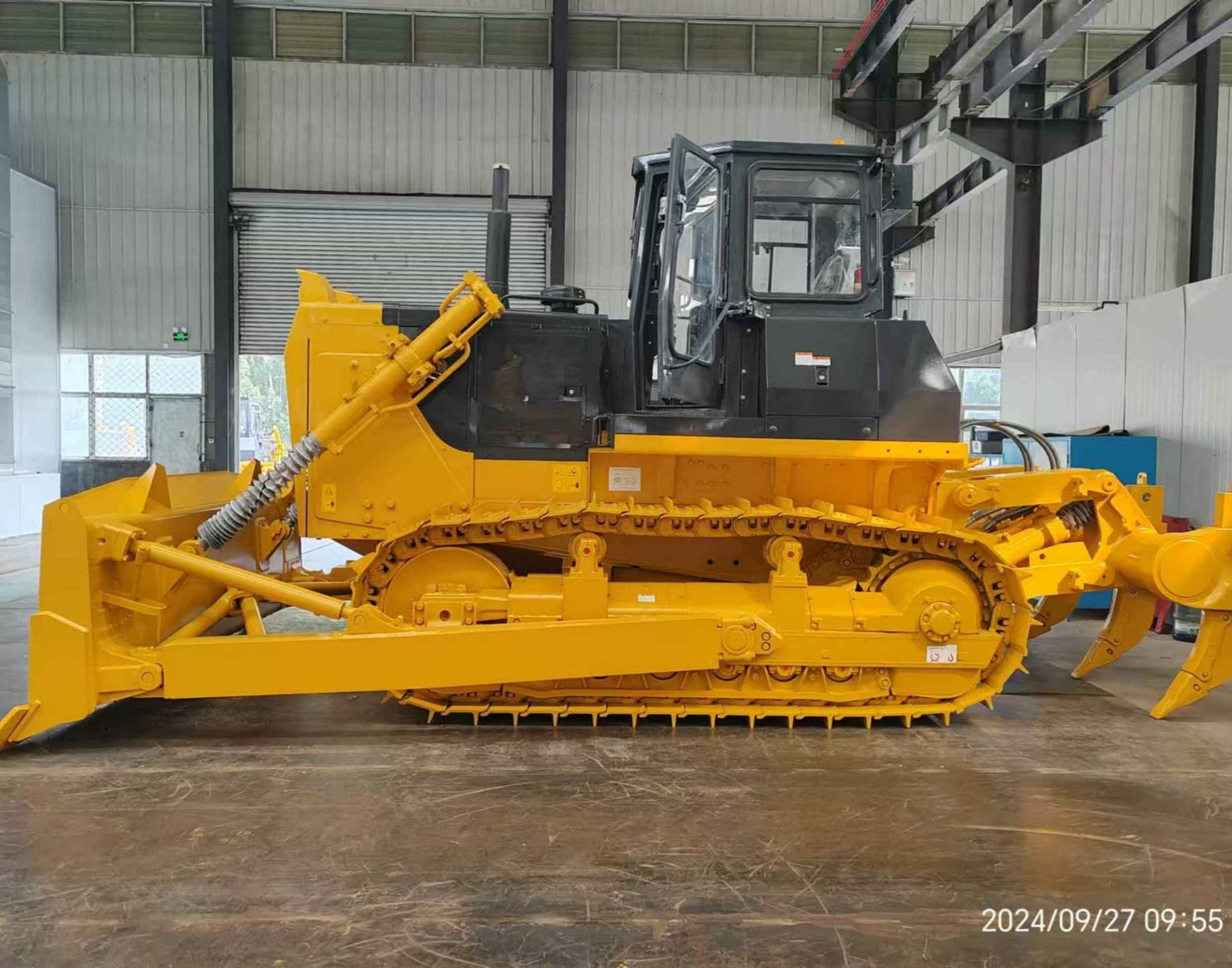 Гусеничный бульдозер SD32