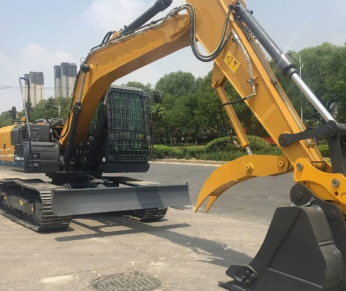 13 тонный гусеничный экскаватор