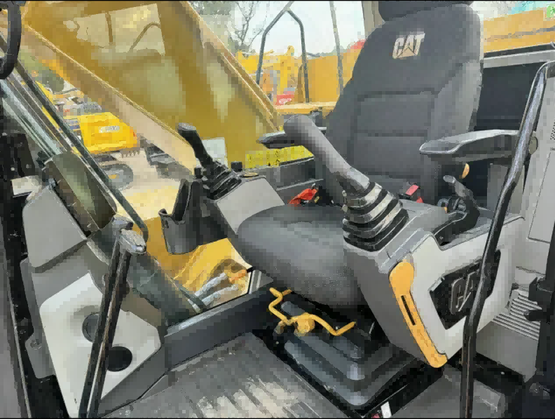 Оригинальный экскаватор CAT 320GC поступил на склад и доступен для поставки в Россию