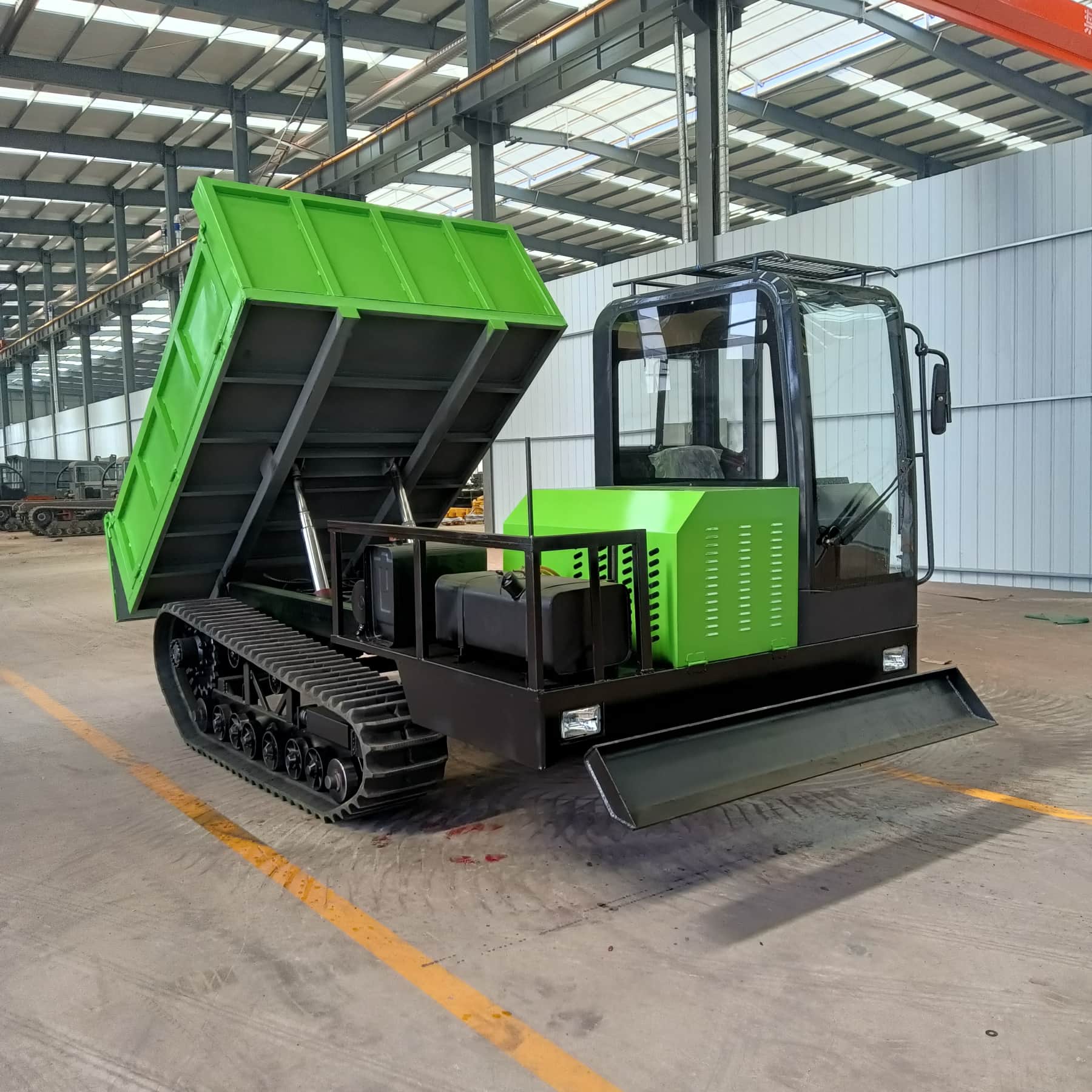 5 тонный гусеничный самосвал  